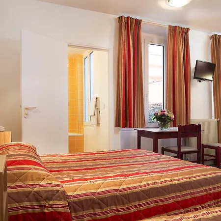 Aparthotel Family *